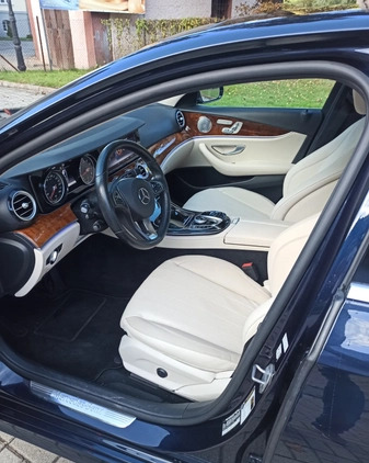 Mercedes-Benz Klasa E cena 110000 przebieg: 68000, rok produkcji 2017 z Głuchołazy małe 352